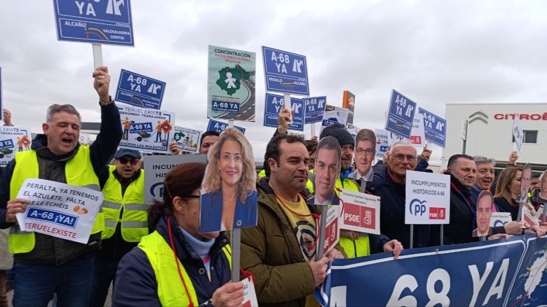 Una nueva protesta para reclamar la A-68 en La Puebla de Híjar denuncia 