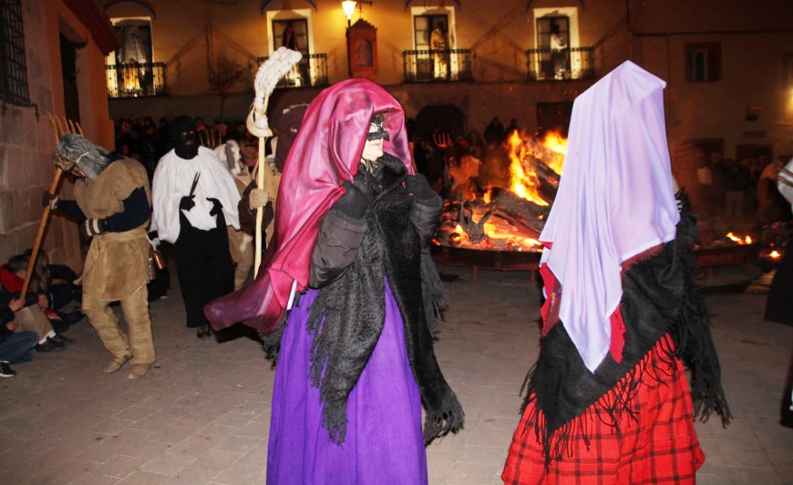 Zarragones, madamas y diablos se adueñan de las calles de Luco del Jiloca