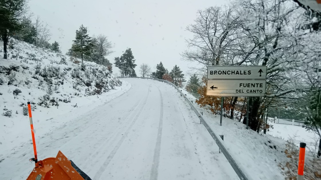 Cortada para camiones la carretera TE-V-9032 entre Orihuela y Griegos