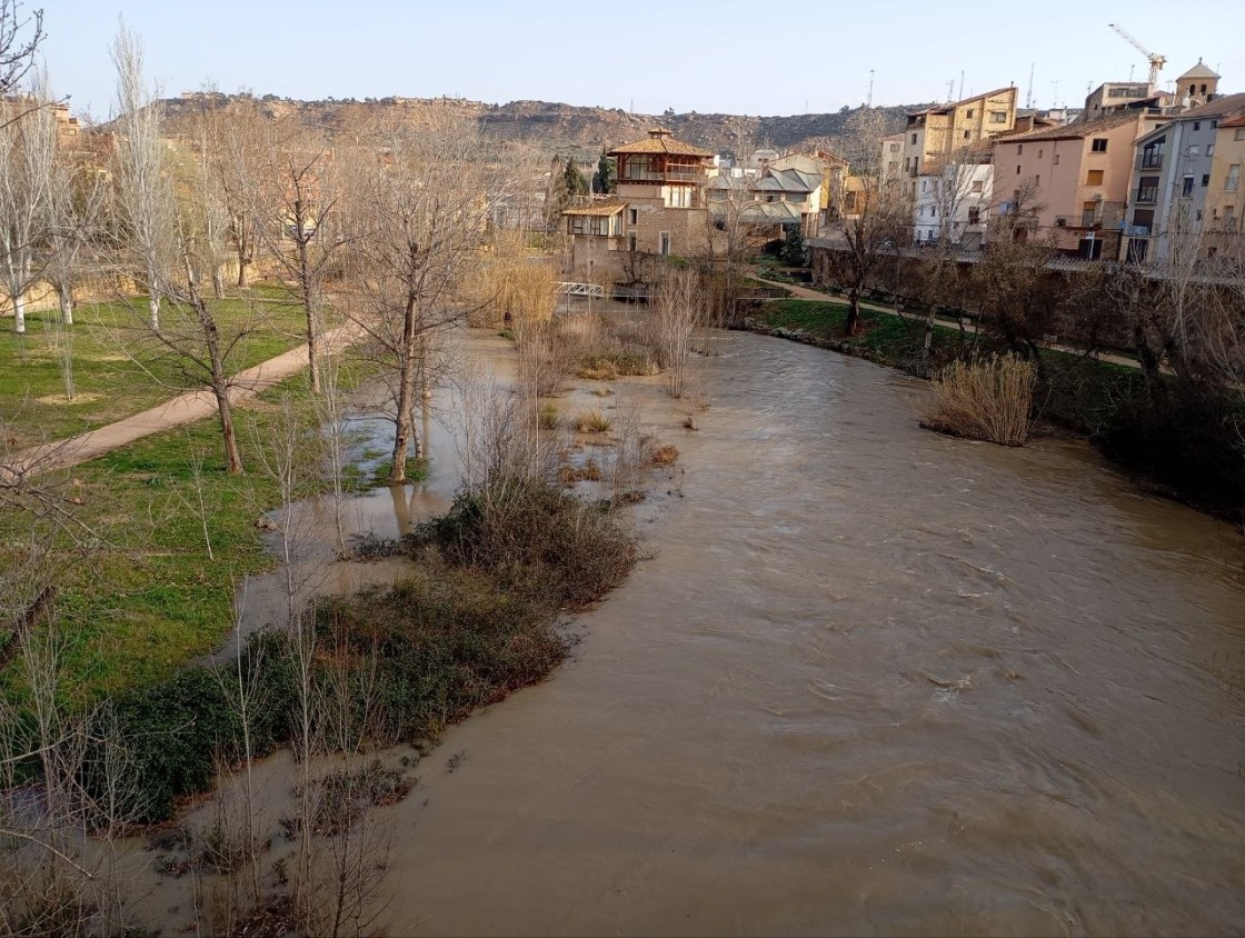 Alcañiz corta los accesos al Molino Mayor Harinero por el desembalse de Calanda