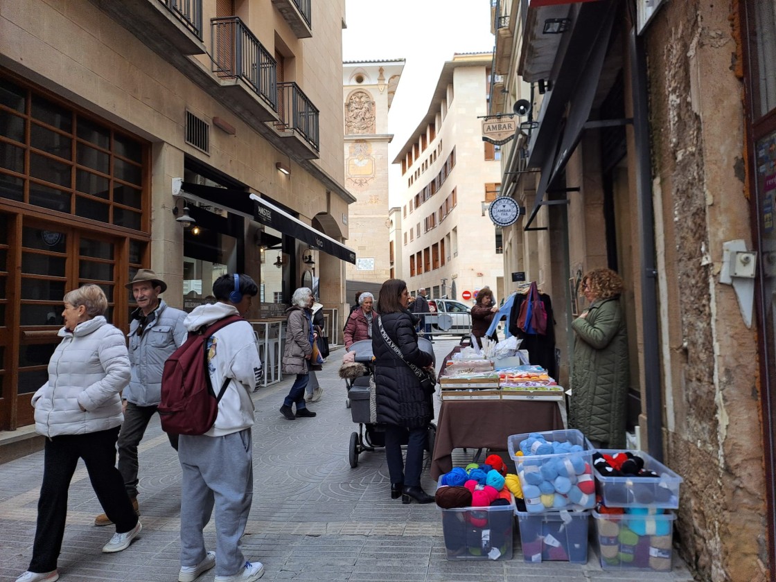 Hasta 40 comercios ofrecen sus productos en el Mercado de Saldos