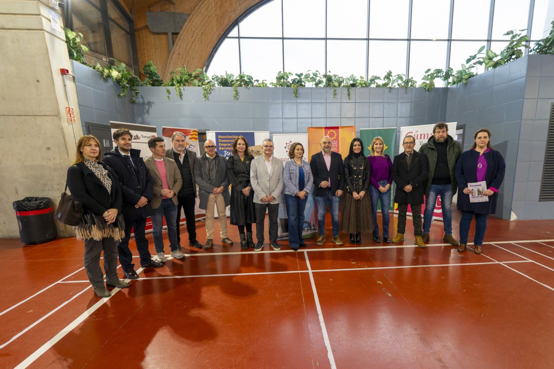 Carmen Herrarte destaca “el potencial del comercio turolense” en la inauguración de la XV Feria de Stocks de Teruel