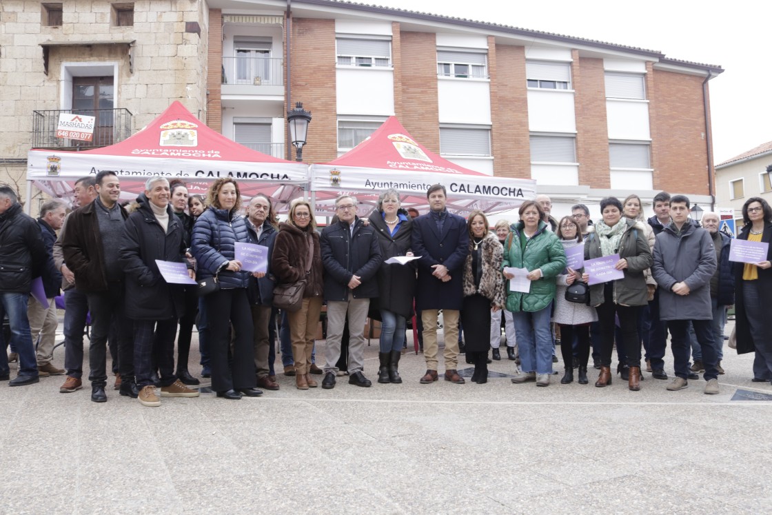 La provincia se echa a la calle teñida de morado  para reivindicar el protagonismo femenino