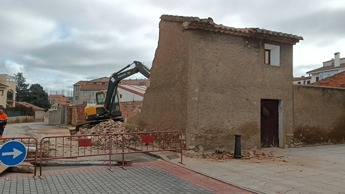 Comienzan las obras de la zona recreativa del parque en el entorno de la ermita calamochina del Santo Cristo