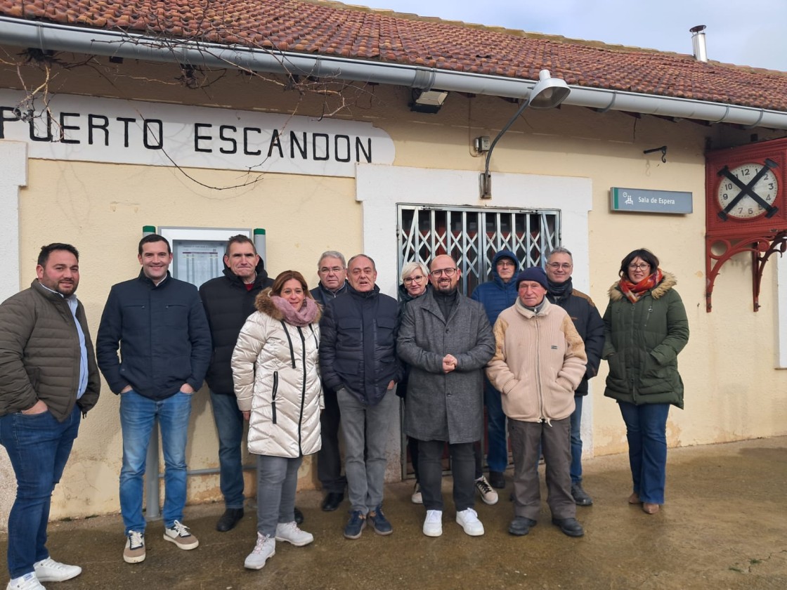 Alberto Izquierdo apuesta por impulsar la instalación de un puerto seco en la Estación del Puerto Escandón en La Puebla de Valverde