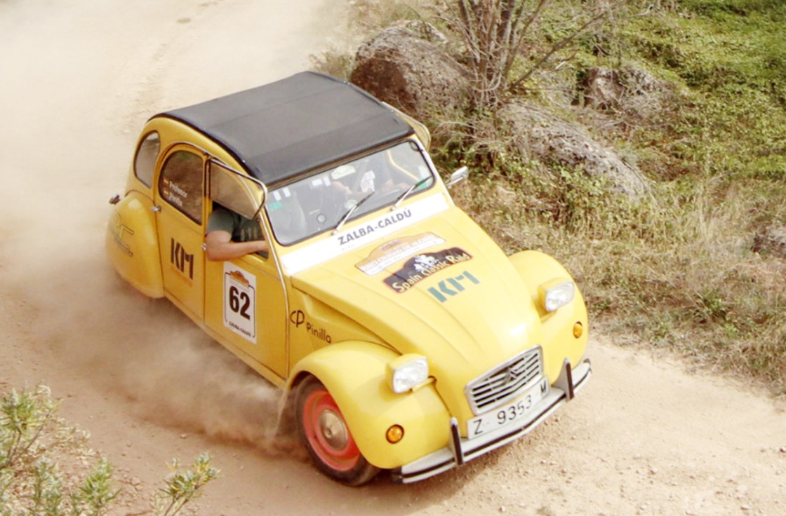 Cien equipos en el Raid Auto-Classic, que discurre desde Alcañiz hasta las puertas de Teruel