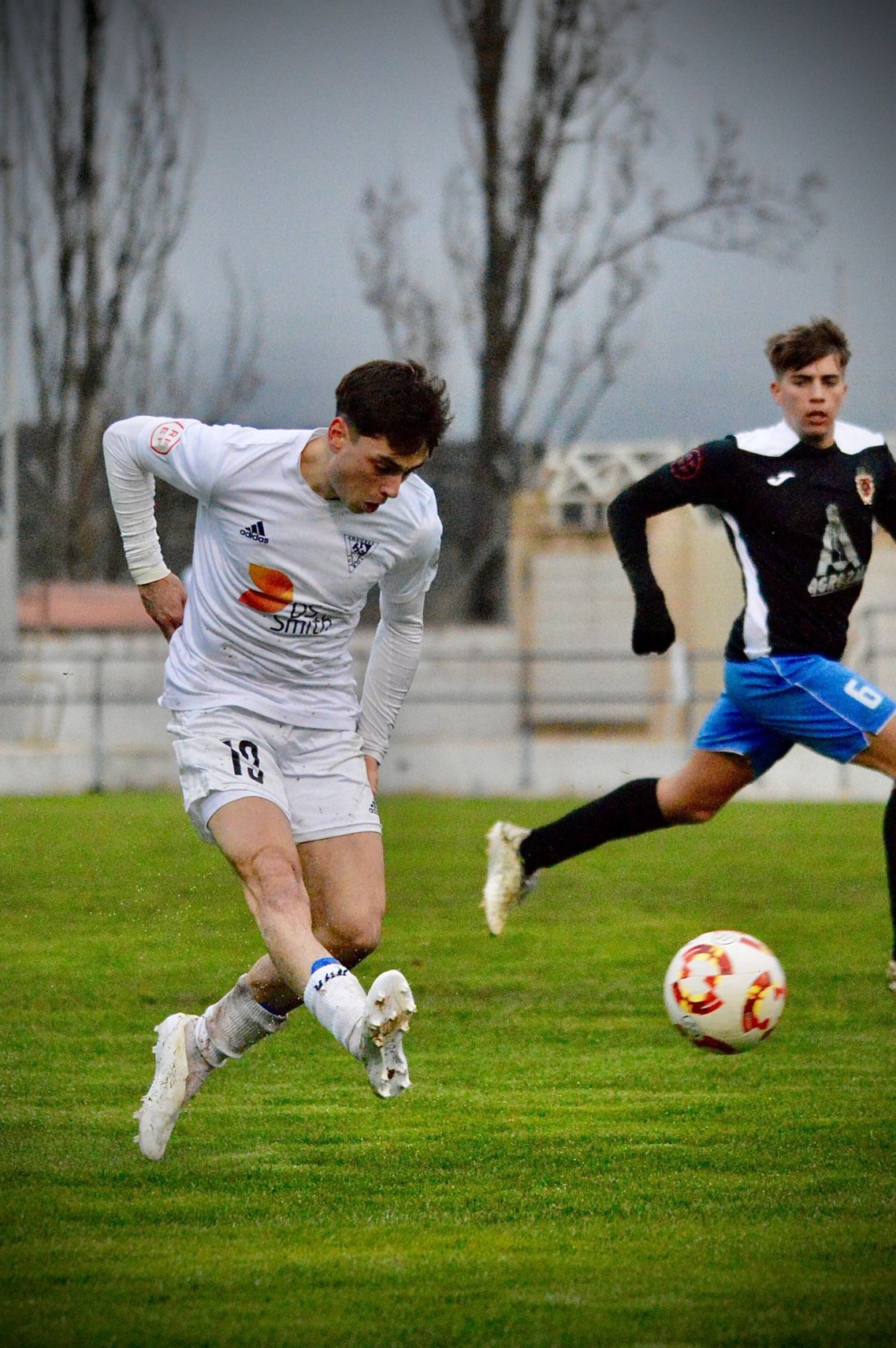 Golpe de realidad para el Andorra: derrota 1-2 ante el colista de Tercera