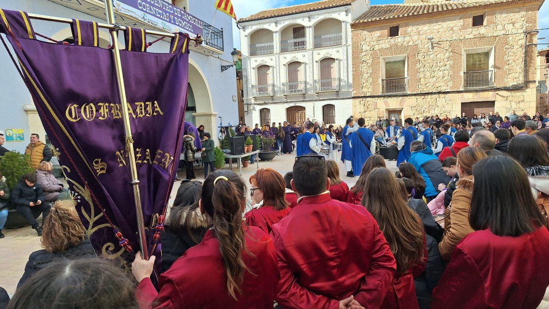 Santa Eulalia se estremece con los toques virtuosos de los tambores, bombos y cornetas