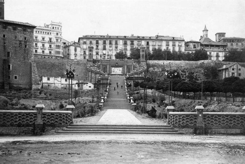 La Escalinata de la capital turolense cumple cien años abierta al tránsito