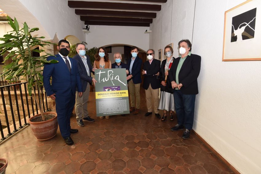 La revista Turia materializa su homenaje  a Gonzalo Hidalgo Bayal en Cáceres