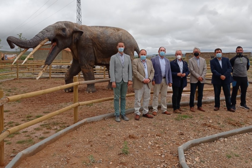 La Comarca Comunidad de Teruel incorpora la reconstrucción de un mamífero del grupo de los mastodontes al Safari por la Sabana del Turoliense de El Pobo