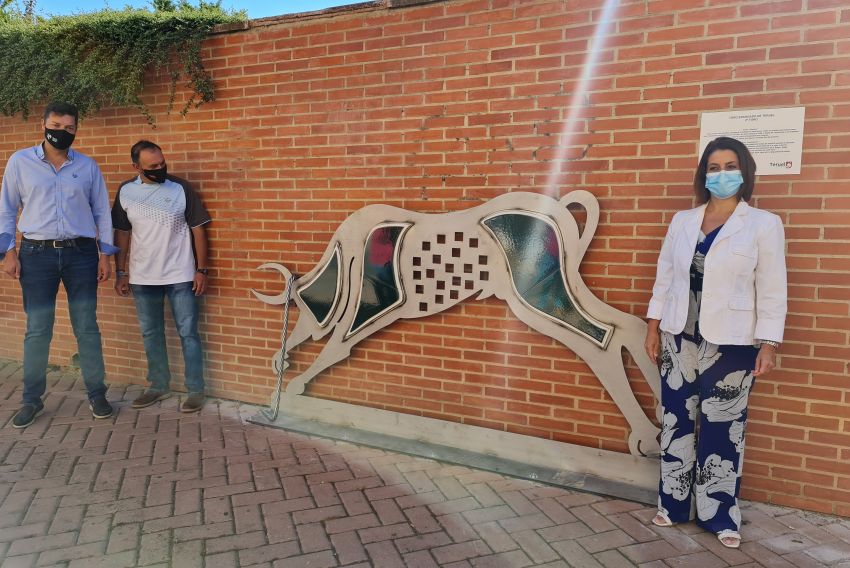 El Ayuntamiento de Teruel coloca las imágenes de cuatro toros ensogados en el recorrido que realizan de madrugada entre la Plaza de Toros y la Nevera