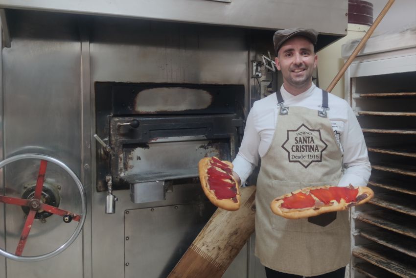 Javier Garzarán, encargado del Horno Santa Cristina de Teruel: “No hay Vaquilla sin regañao. Estoy orgulloso  de que tenga su origen aquí”