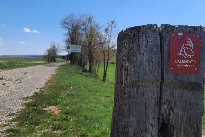 El consorcio del Camino del Cid mantiene y refuerza su señalización en 225 kilómetros de su recorrido por Teruel