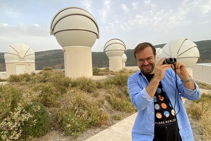 El escritor turolense Javier Sierra celebra su 50 cumpleaños bajo las estrellas en Galáctica