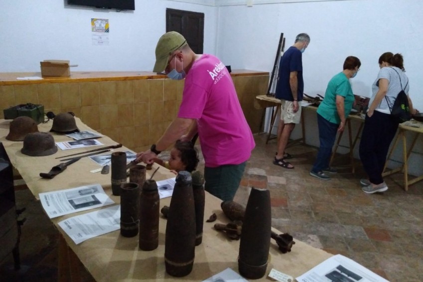 Dos Torres abre una exposición con 300 objetos de la guerra