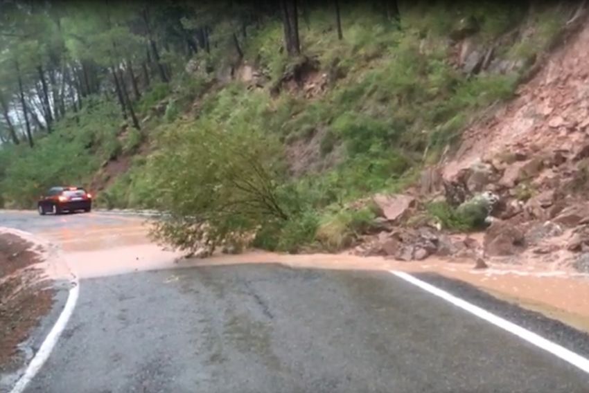 La DPT pide precaución al circular por la carretera TE-V-2001 a cuatro kilómetros de Olba por un desprendimiento