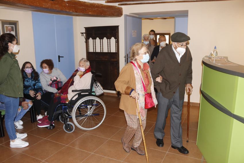 El obispo de Teruel inaugura la residencia de la tercera edad de Gea de Albarracín