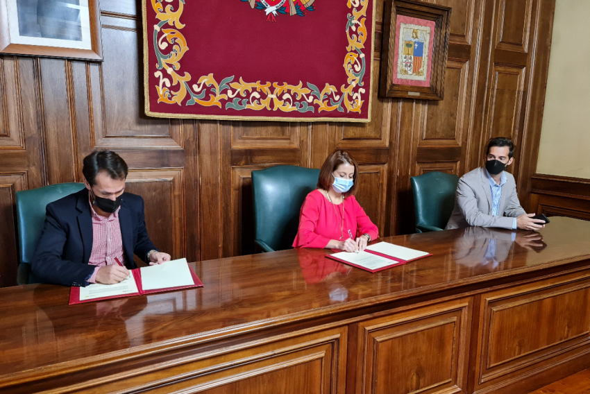 El Ayuntamiento de Teruel firma un acuerdo con Embou para colaborar en el desarrollo digital de la ciudad