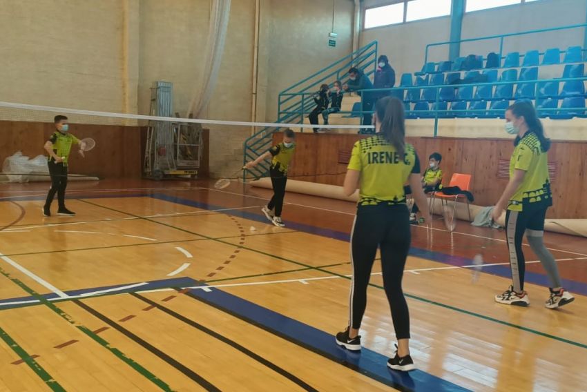 Se disputan los Juegos Escolares de bádminton 21 meses después