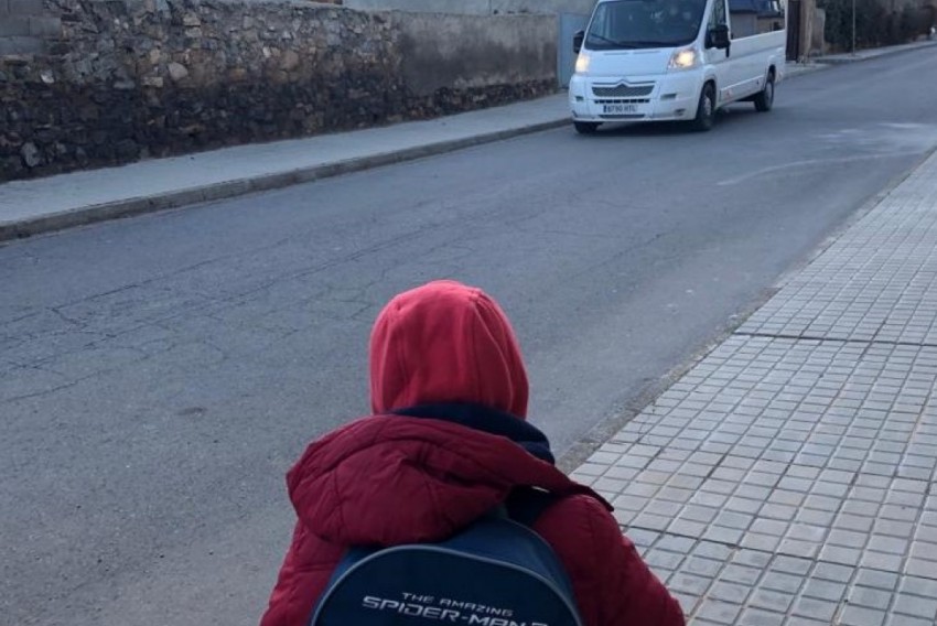 Los niños de Burbáguena estrenan ruta escolar para ir al colegio de Báguena