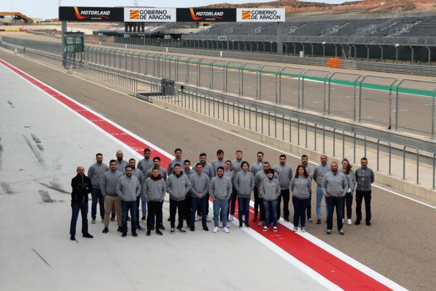 Los futuros ingenieros de carreras practican en las instalaciones del circuito de Motorland