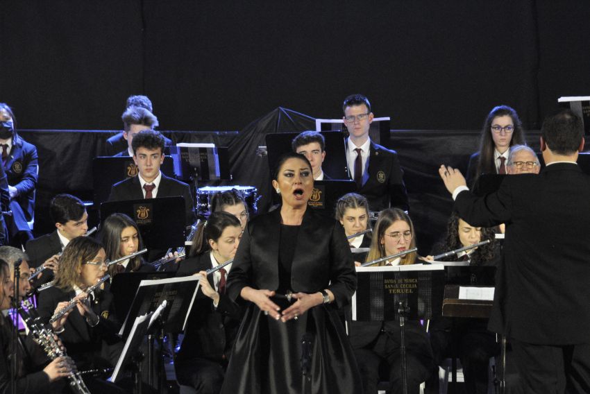 Montserrat Martí y la Banda de Santa Cecilia deslumbran en Los Planos