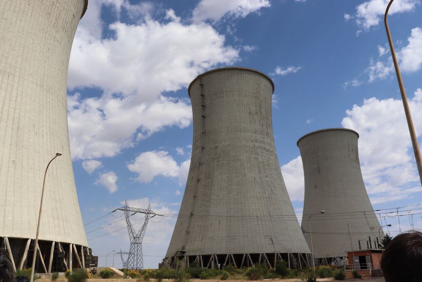 Endesa fija para el 13 de mayo la voladura de las tres torres de refrigeración de la térmica de Andorra