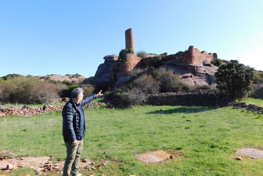 Pozondón se resiste a que los restos del Castillo de Los Ares acaben en un derrumbe e invertirá en su conservación