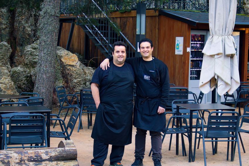 El mojo canario se cuela en la carta del restaurante del campin de Bronchales