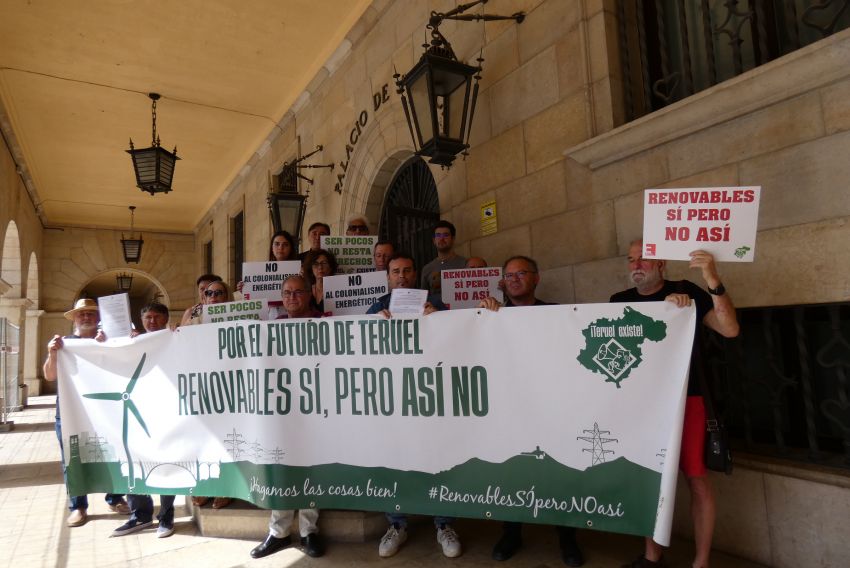 Teruel Existe lleva a la Fiscalía los proyectos eólicos de Escucha y Cuevas de Almudén