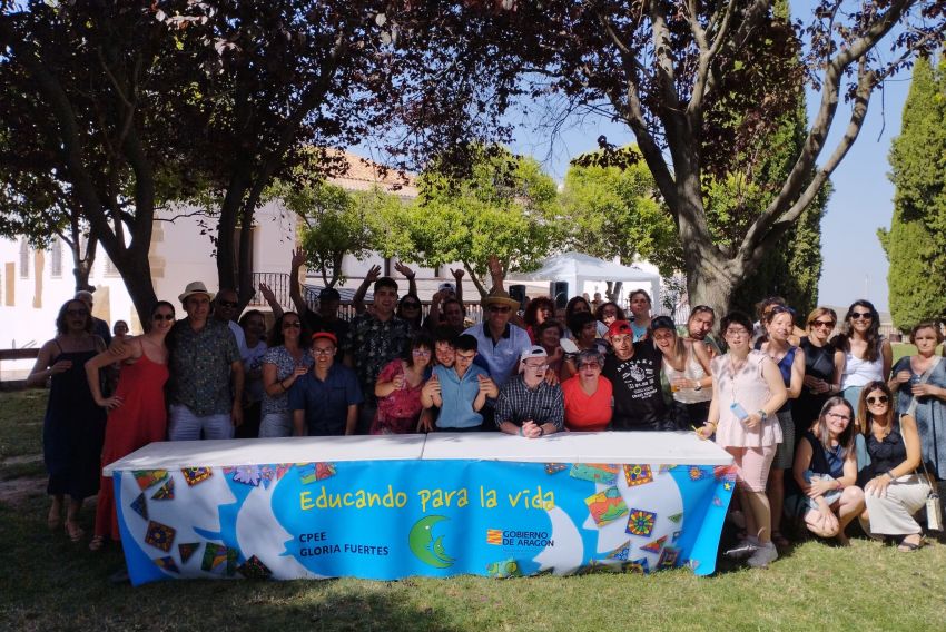 El Colegio Gloria Fuertes se da un baño de masas en San Macario por su 40 aniversario