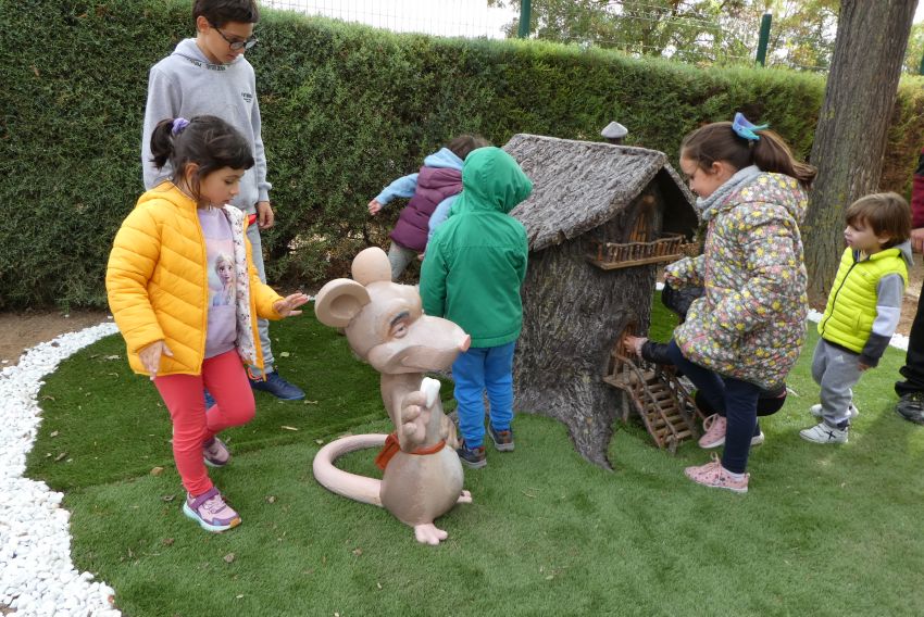 Villarquemado da cobijo a los Tres Cerditos, el Ratón Pérez y Hansel y Gretel en su nuevo Paseo de Cuento