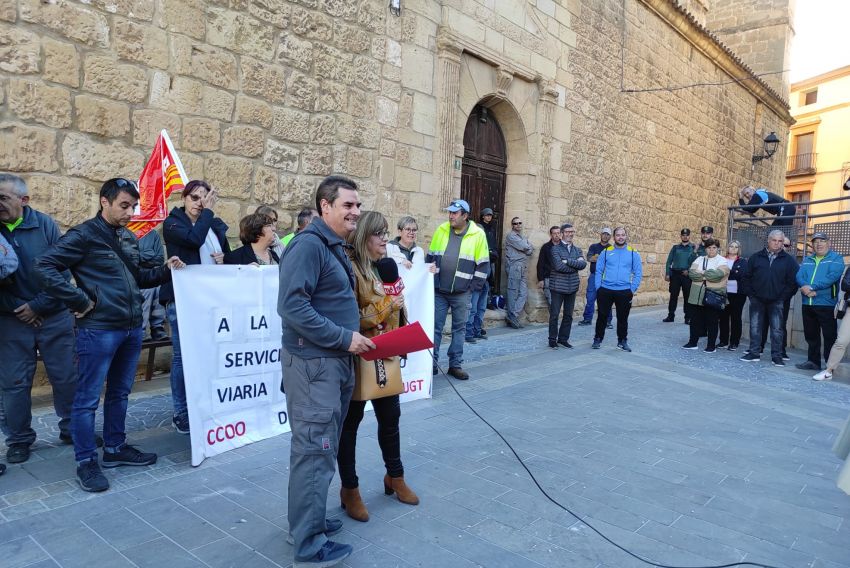 Protesta frente al Ayuntamiento de Andorra por la privatización de la limpieza viaria