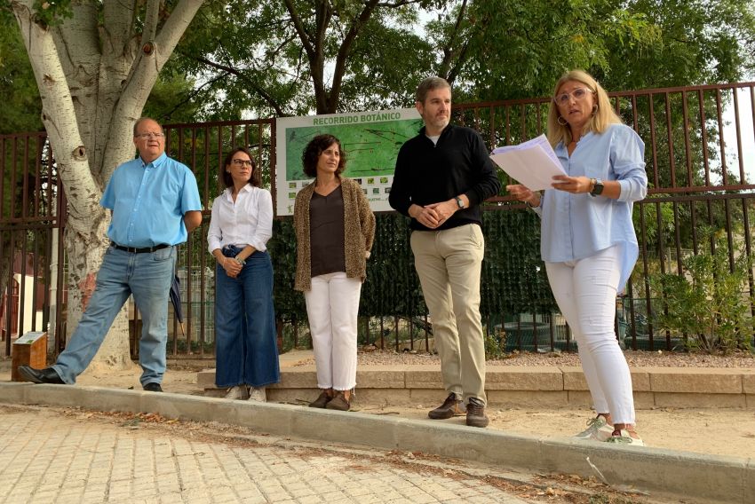 La comunidad educativa de Alcañiz promueve un recorrido botánico en el entorno del colegio Concepción Gimeno
