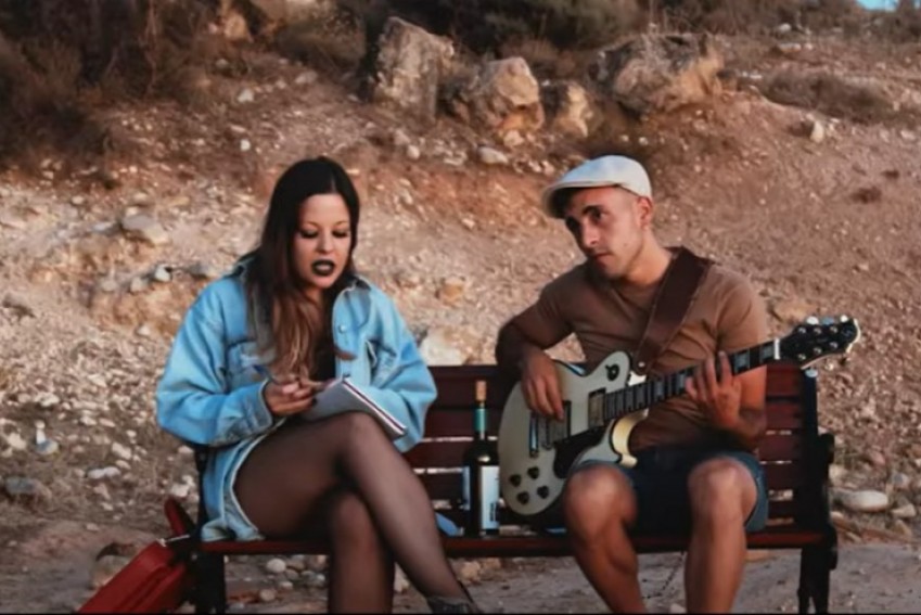 Layla Añil revisita el mejor pop español en ‘El andén de tus manías’