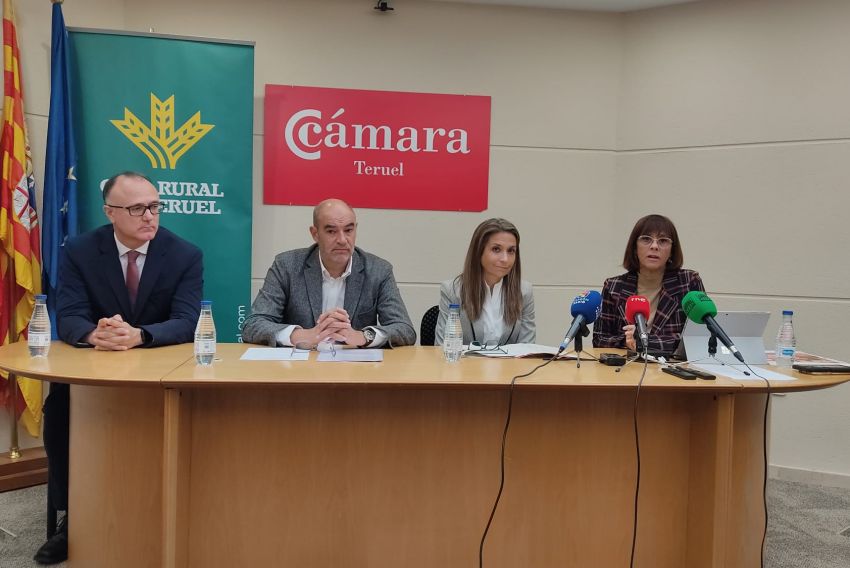 Una docena de empresas se encuentran con jóvenes desempleados en Alcañiz