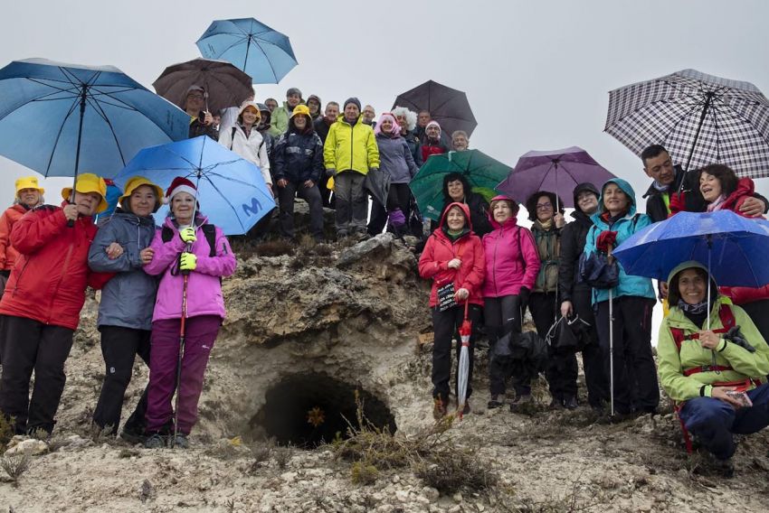 El Grupo Alpino Javalambre planta su primer Belén Montañero en los Mansuetos de Teruel