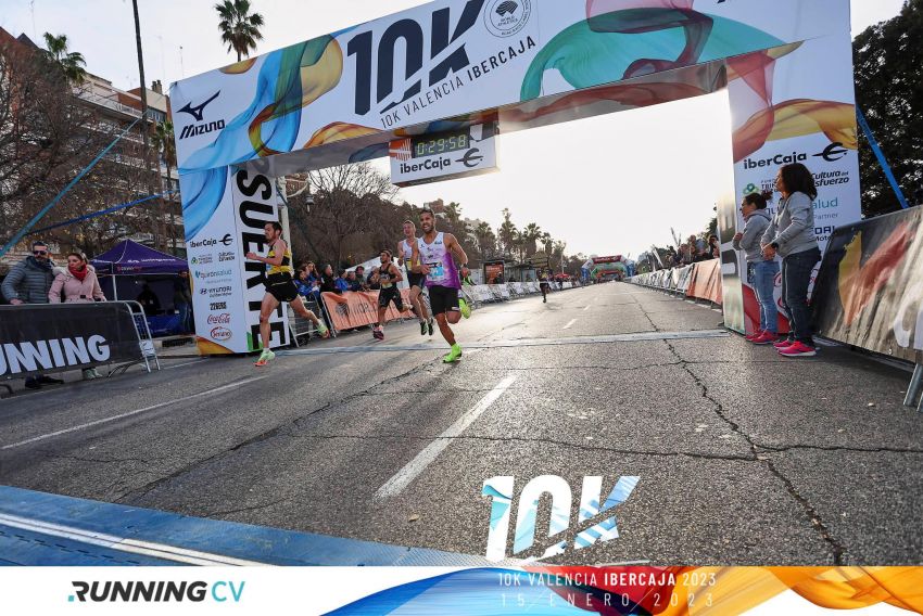 Luis Agustín baja de la media hora en la 10K de Valencia