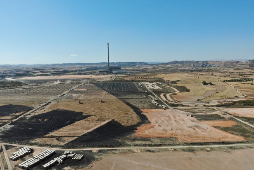 Endesa derribará en febrero la chimenea de 343 metros de la central térmica de Andorra