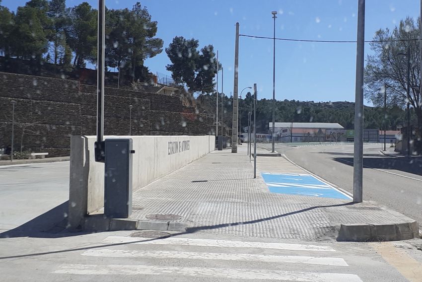 El Ayuntamiento de Alcañiz renueva las marcas viales de los barrios de San Pascual y Viveros