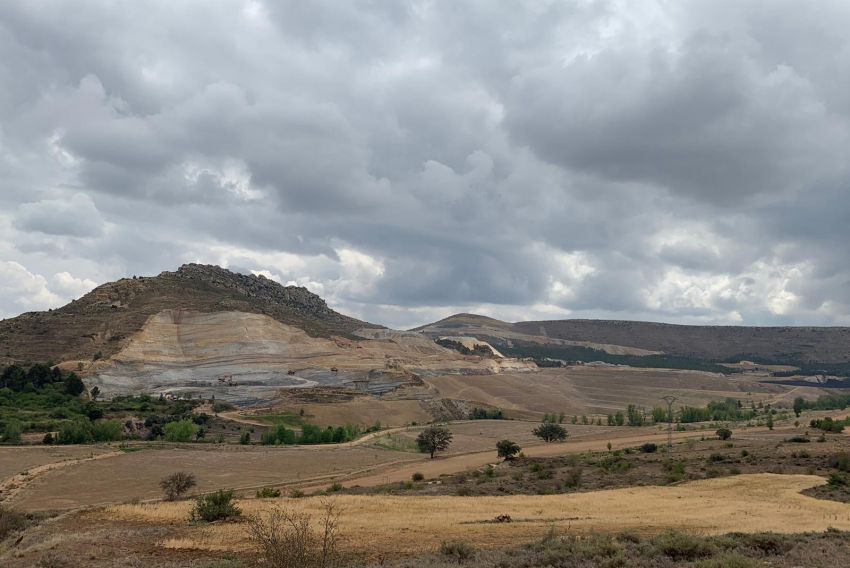 La organización Ecologistas en Acción denuncia la explotación de una mina en la peña Santana de Estercuel