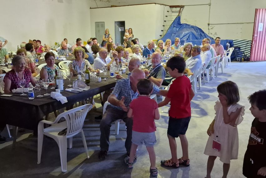 Varias generaciones de una misma familia de Peralejos que se dispersaron por España se vuelven a juntar