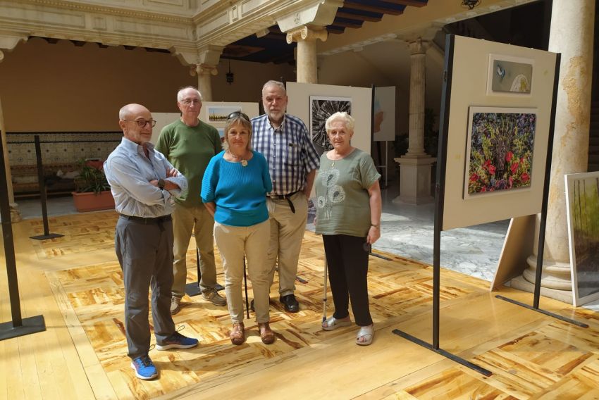 El Claustro del Obispado acoge la muestra  de pintura y fotografía ‘Otras Visiones IV’