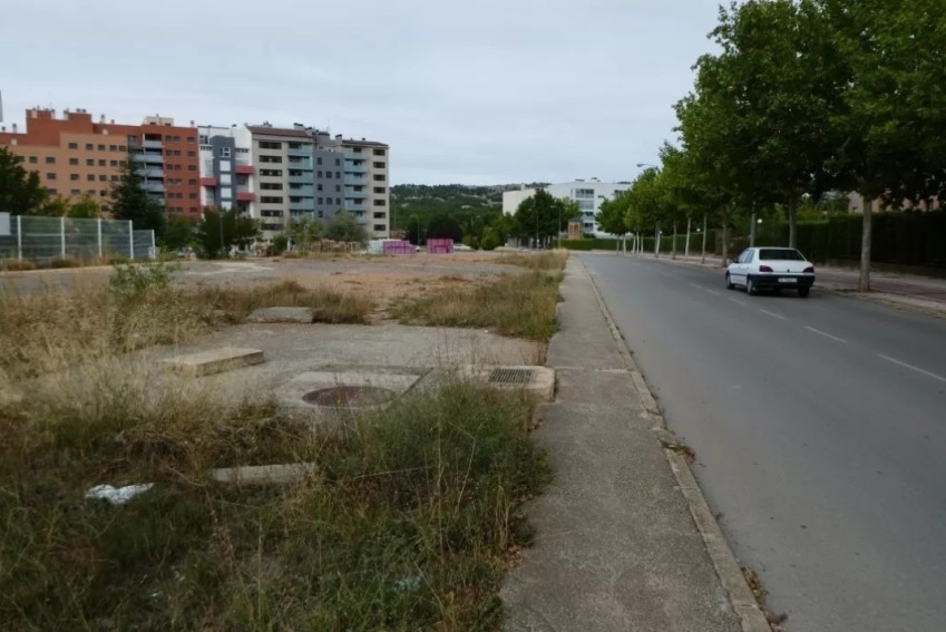 El concurso para enajenar cuatro parcelas municipales en la calle Los Sauces de Teruel queda desierto