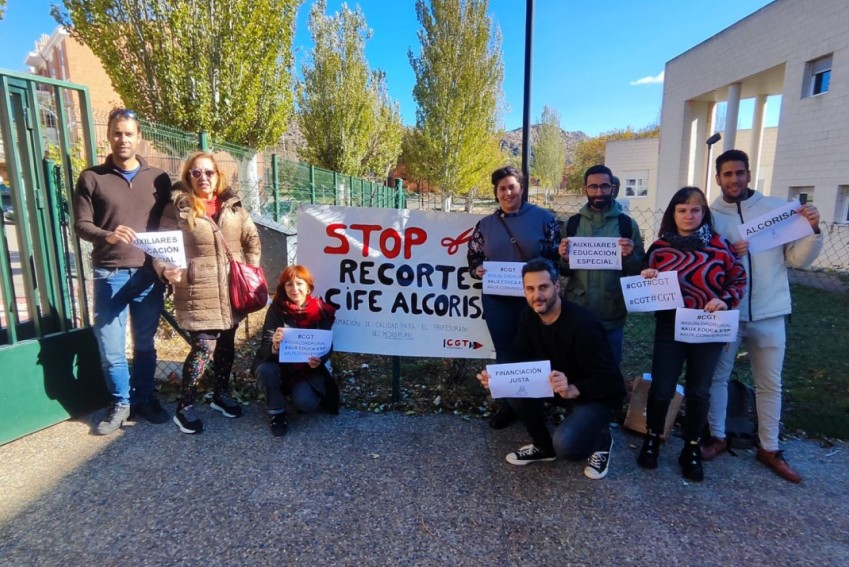 CGT se manifiesta en Utrillas contra los recortes del centro de profesores de Alcorisa