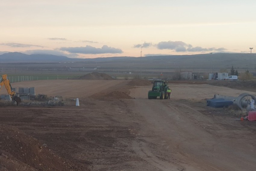 Urbialba-Emipesa inicia las obras de dos nuevas naves en el Aeropuerto de Teruel