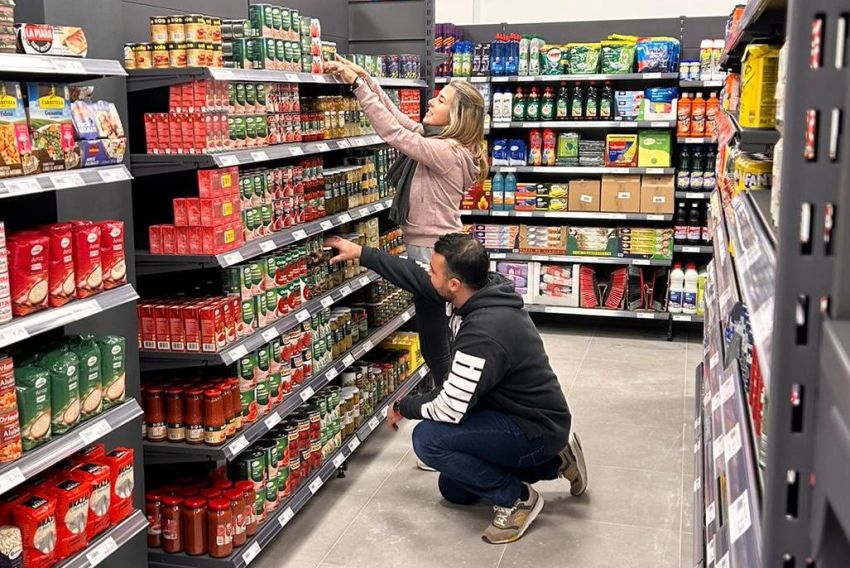 Perales del Alfambra abre un supermercado que busca ser una referencia para todo el Altiplano