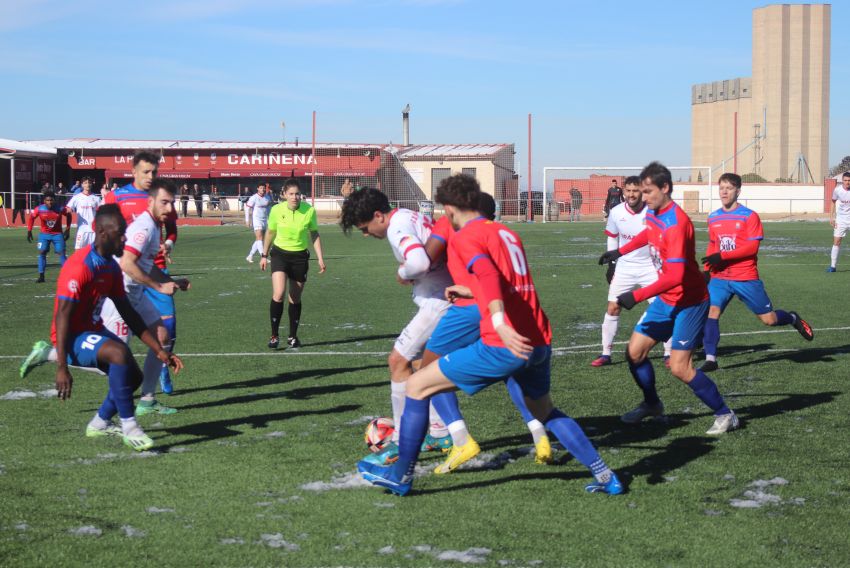 El CD Utrillas sabe sufrir para teñir aún más de blanco Cariñena (0-1)