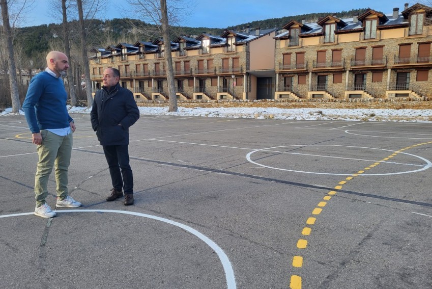 La Colonia Polster mejora sus instalaciones con la construcción de una pista polideportiva